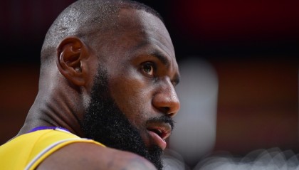 开云体育-对手教练：詹姆斯太不可思议！我41岁只是执教完背靠背都有点累！